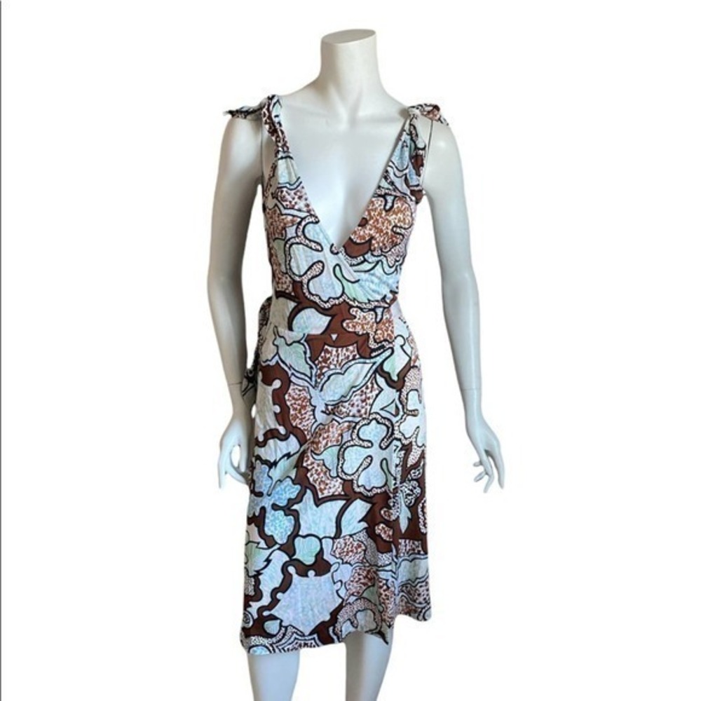 Diane Von Furstenberg 100% Silk Wrap Dress Size 4